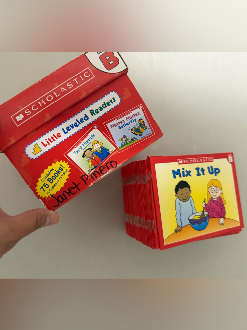 Scholastic Little Leveled Readers (Classroom set- 75 mini books with box)
